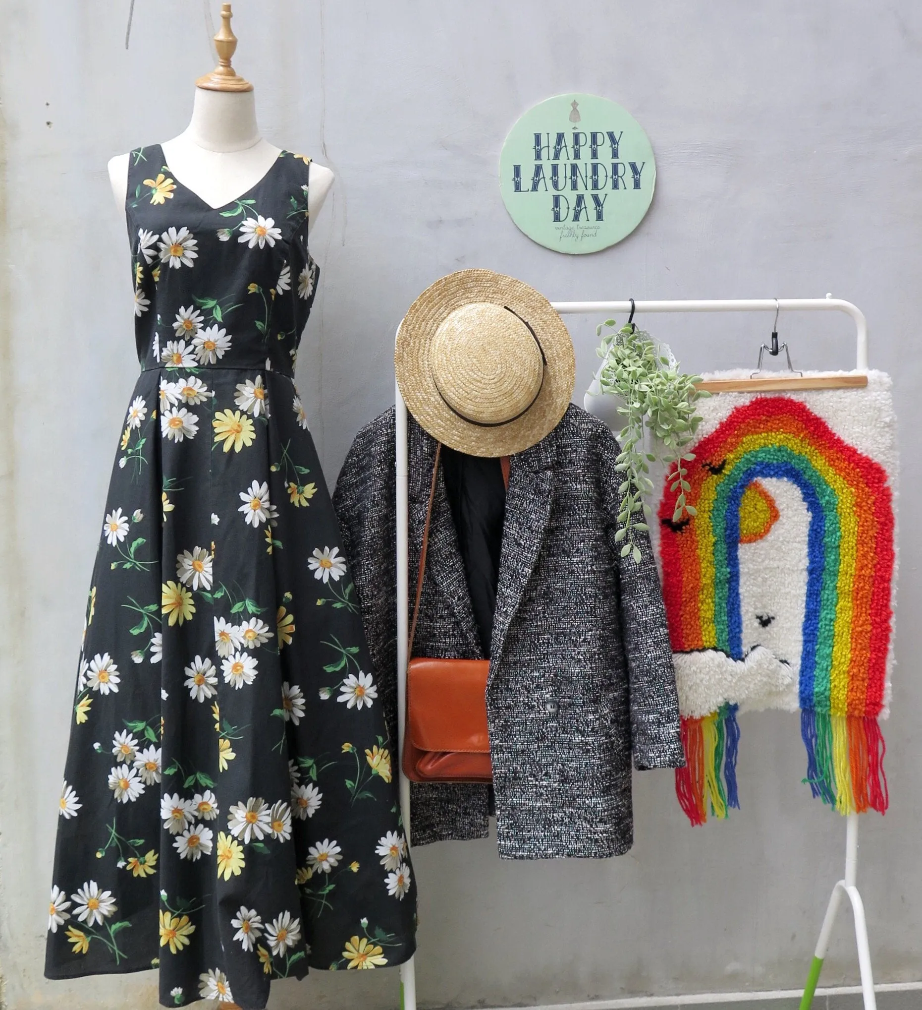 Happy daisy day | Vintage 1970s 1980s grunge punk rock style Floral midi dress with Pockets