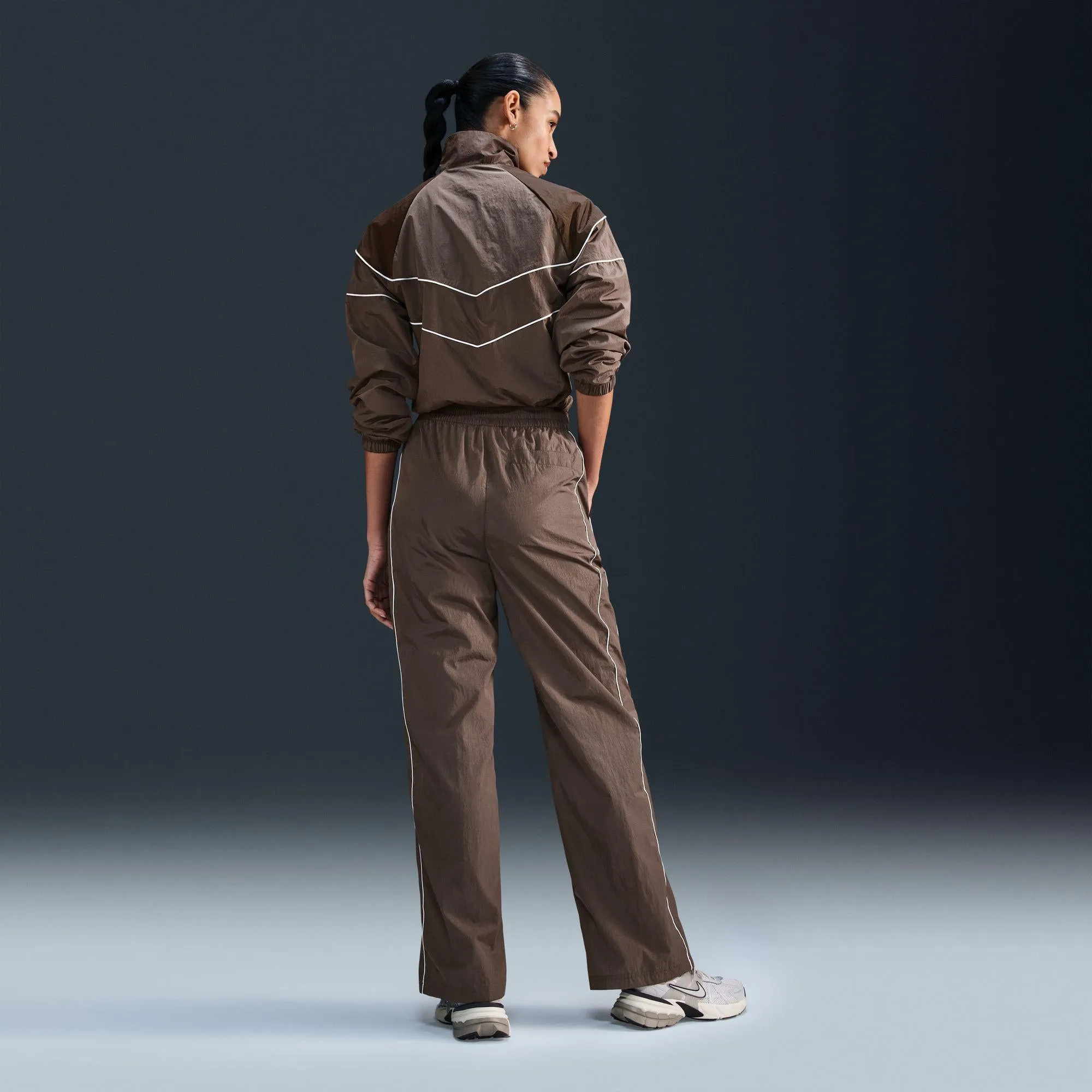 Nike Windrunner Women's Loose UV Woven Full-Zip Jacket