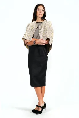 Versatile Cape for All Seasons