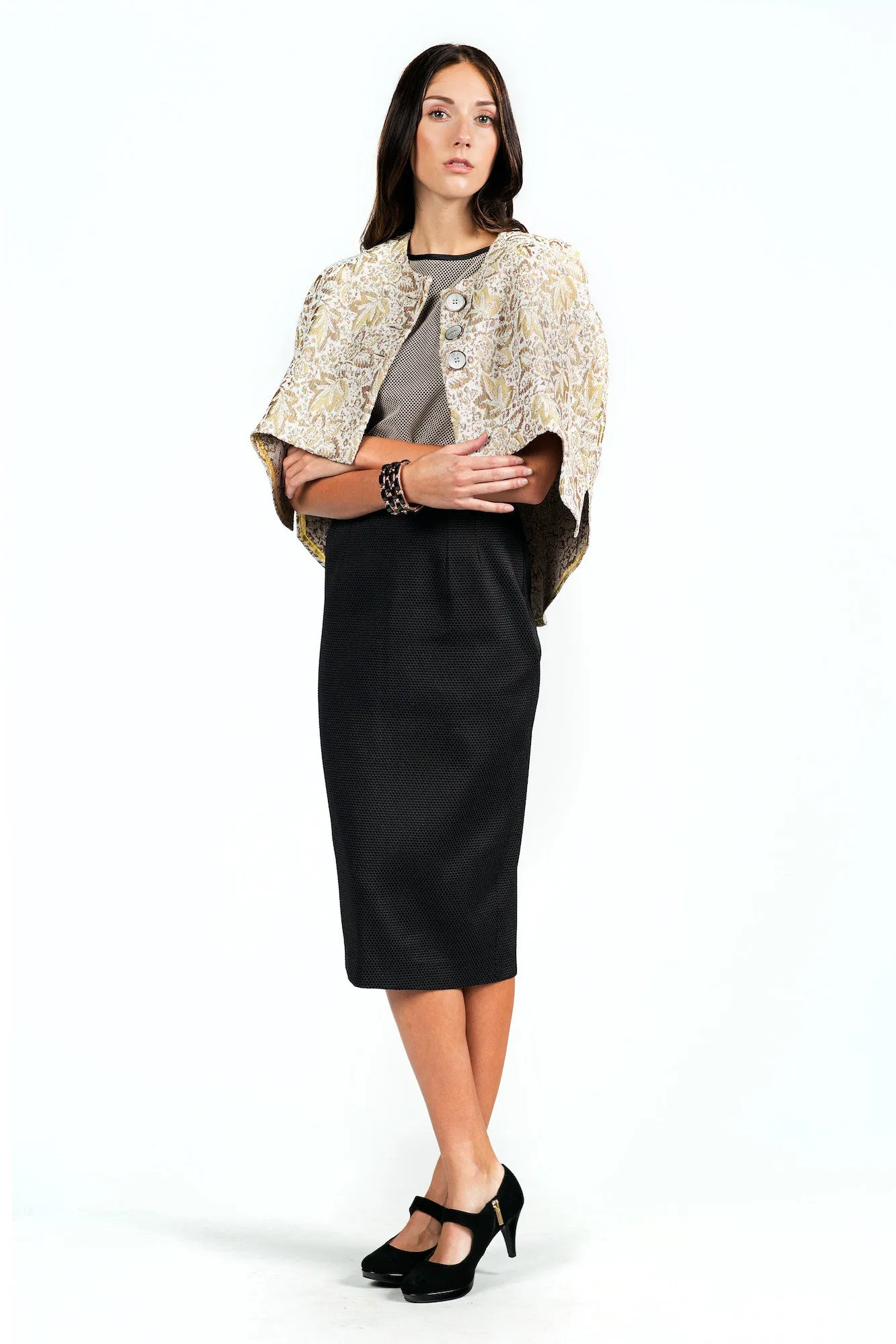 Versatile Cape for All Seasons